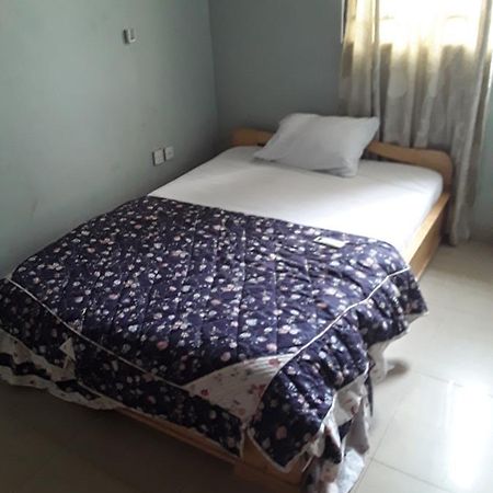 Bizay Hotel Sunyani Bagian luar foto
