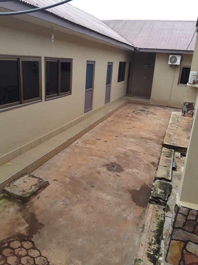 Bizay Hotel Sunyani Bagian luar foto